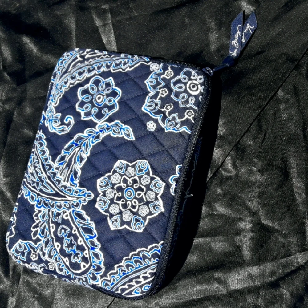 Vera Bradley Ipod Case Padded Purse Blue Paisley - Picture 13 of 16